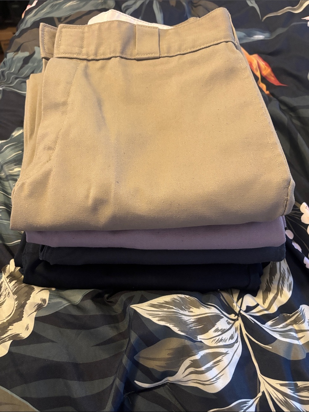 Lot of 4 Dickies Loose Fit Cargo Pants, Beige, Light Gray, Gray and Navy, 30x30